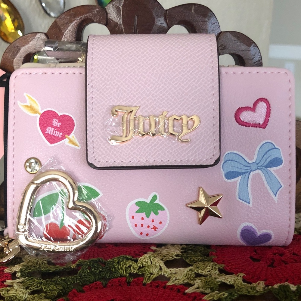 NWT Juicy Couture All Things Juicy Tab Card Wallet w/Printed Insignia
